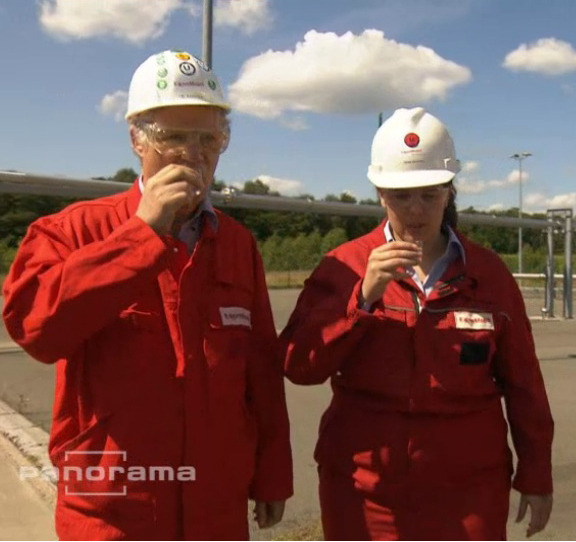 German ExxonMobil employees drink fracking fluid - web